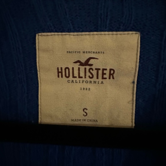 Blue Hollister cardigan - Picture 2 of 3